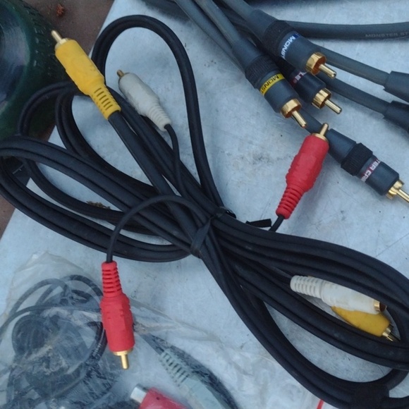 Assorted Audio and Video Cables - Picture 4 of 6